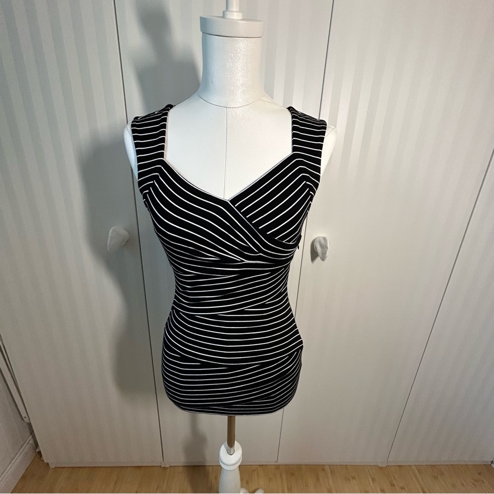 White House Black Market black white stripes tank top fitted side zip Size XXS